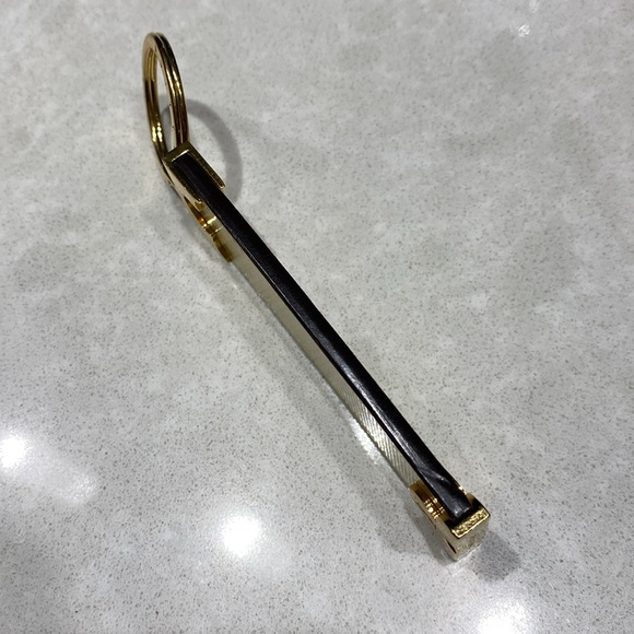 LOUIS VUITTON VINTAGE KEY RING TAB PATENT LEATHER YELLOW GOLD TONE UNISEX ⭐️⭐️⭐️ - Picture 8 of 11